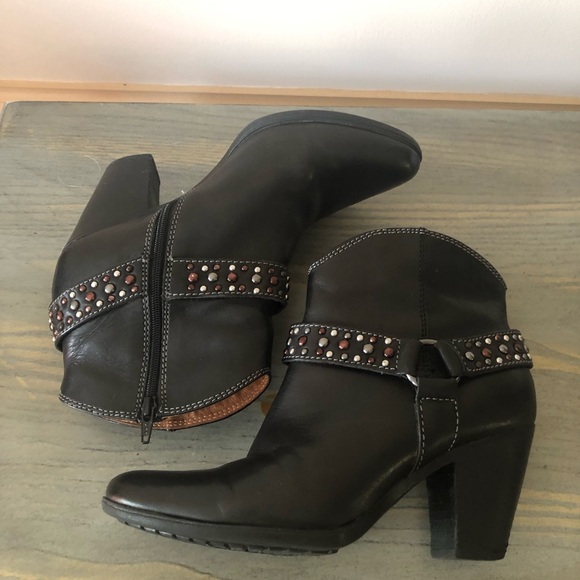 EUC Sofft Noreen Western Cowboy Black Leather Heeled Ankle Boots Size 6.5M - Picture 10 of 16